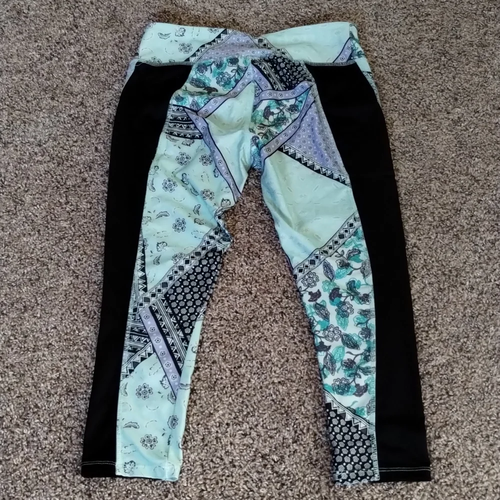 Exercise Capris - Picture 2 of 5